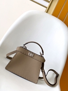 フェンディ スーパーコピー Montresor バズり同型